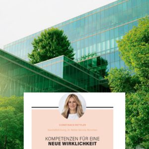 Modernes Bürogebäude mit Glasfassade und grünen Bäumen im Vordergrund. Im unteren Bildbereich ist ein Ausschnitt aus der Fachzeitschrift rationell reinigen zu sehen, mit Foto und Kommentar von Constance Rettler zum Thema „Kompetenzen für eine neue Wirklichkeit